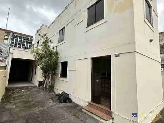 Casa com 240m², à venda ou para alugar, no bairro Centro em Campos dos Goytacazes