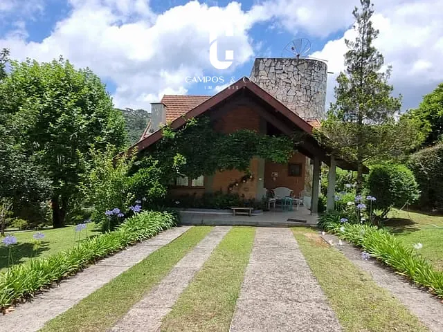 Casa com 550m² 3 quartos e 4 banheiros, à venda, no bairro Imbiry em Campos do Jordão