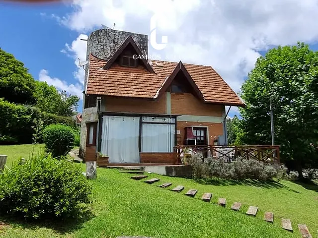 Casa com 550m² 3 quartos e 4 banheiros, à venda, no bairro Imbiry em Campos do Jordão