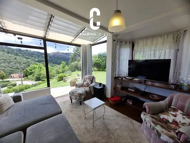 Casa com 550m² 3 quartos e 4 banheiros, à venda, no bairro Imbiry em Campos do Jordão
