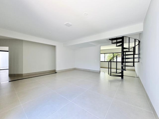 Casa com 500m² 6 quartos e 6 banheiros, para alugar, no bairro Mediterrâneo em Londrina