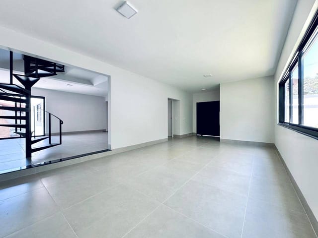 Casa com 500m² 6 quartos e 6 banheiros, para alugar, no bairro Mediterrâneo em Londrina