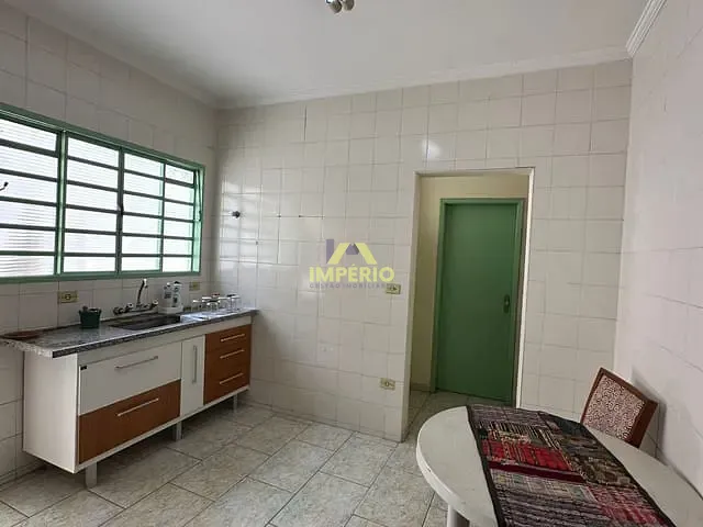 Casa com 137m², à venda, no bairro Centro em Salto