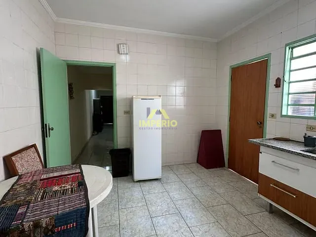 Casa com 137m², à venda, no bairro Centro em Salto