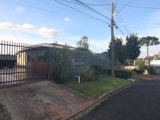 Casa com 423m² 4 quartos e 3 banheiros, à venda, no bairro São Braz em Curitiba