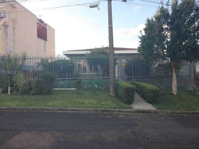 Casa com 423m² 4 quartos e 3 banheiros, à venda, no bairro São Braz em Curitiba