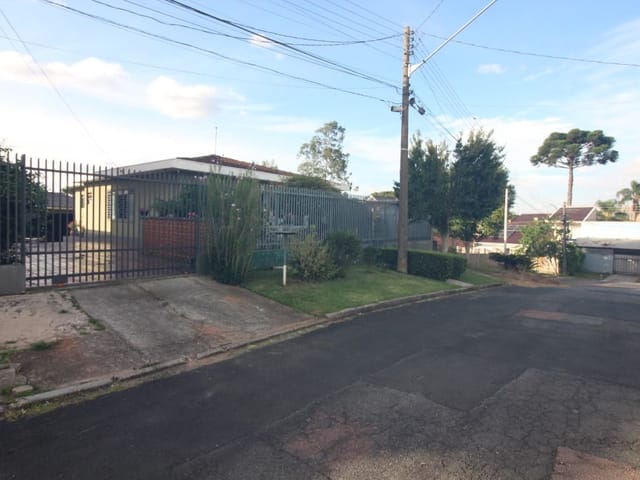 Casa com 423m² 4 quartos e 3 banheiros, à venda, no bairro São Braz em Curitiba