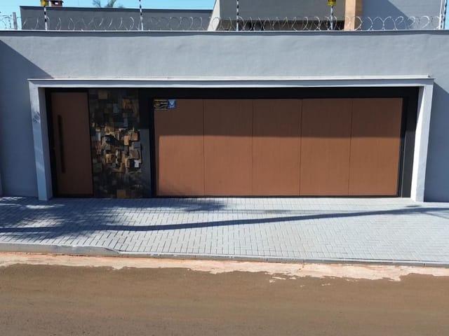 Casa com 396m² 1 quarto e 3 banheiros, à venda, no bairro Vila Salome em Cambé