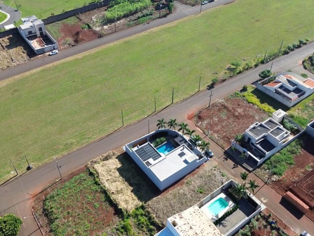 Casa com 396m² 1 quarto e 3 banheiros, à venda, no bairro Vila Salome em Cambé