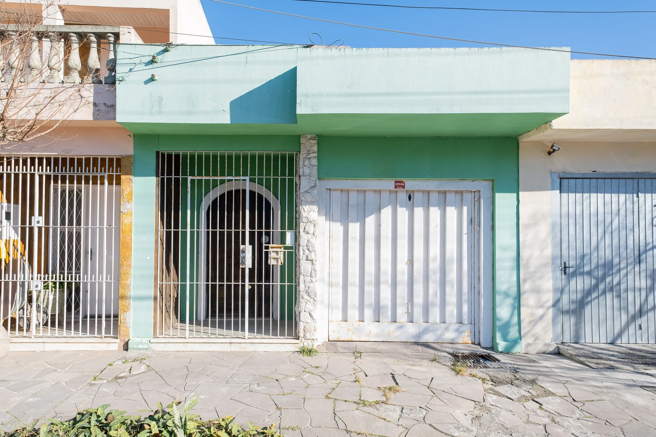 Casa a venda e Locação no Areal: 2 Quartos, Pátio com Churrasqueira, Garagem e o Conforto de Viver com Mais Liberdade