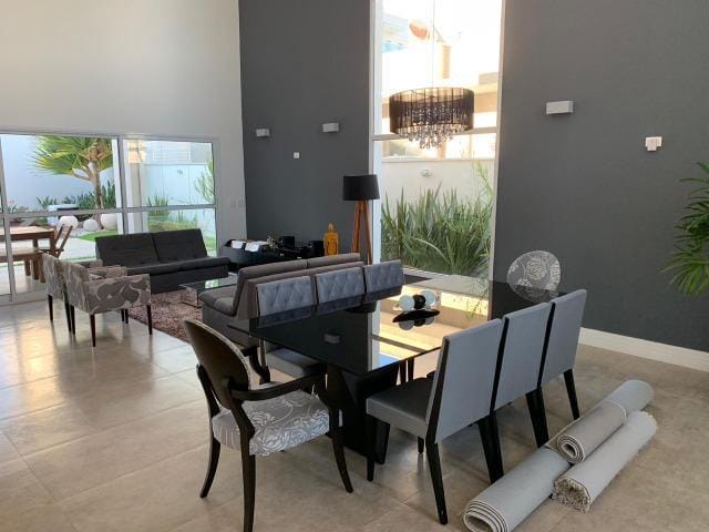 Casa com 450m² 4 quartos e 6 banheiros, à venda, no bairro Condomínio Residencial Jaguary em São José dos Campos