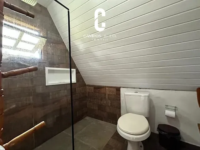Casa com 1050m² 4 quartos e 3 banheiros, à venda, no bairro VALE ENCANTADO em Campos do Jordão
