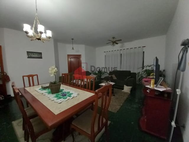 Casa com 342m², à venda, no bairro Parque São Domingos em Pindamonhangaba