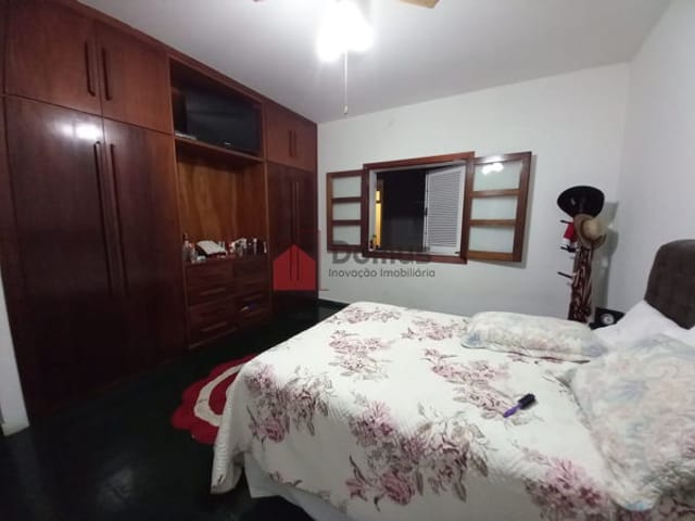 Casa com 342m², à venda, no bairro Parque São Domingos em Pindamonhangaba