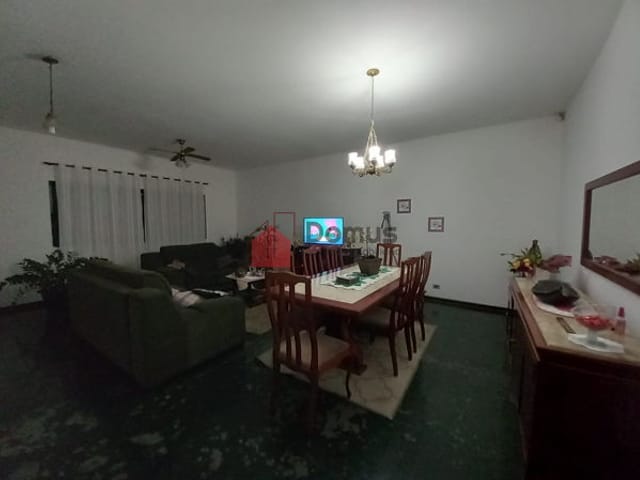 Casa com 342m², à venda, no bairro Parque São Domingos em Pindamonhangaba