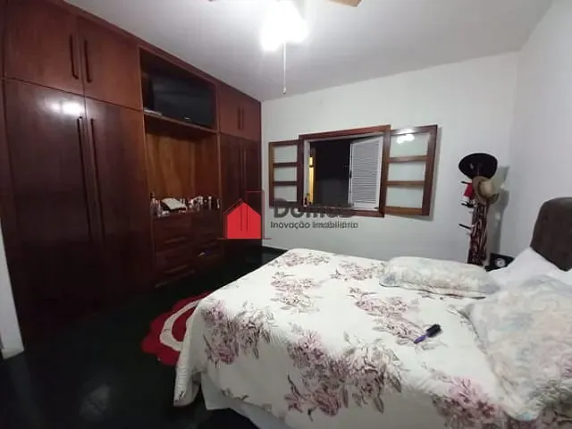 Casa com 342m², à venda, no bairro Parque São Domingos em Pindamonhangaba
