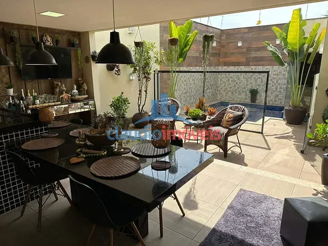 Casa com 300m² 3 quartos e 3 banheiros, à venda, no bairro Jardim Amália em Volta Redonda