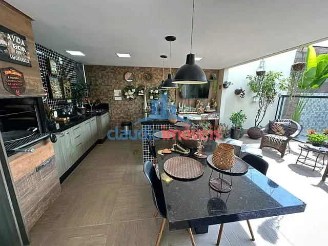 Casa com 300m² 3 quartos e 3 banheiros, à venda, no bairro Jardim Amália em Volta Redonda