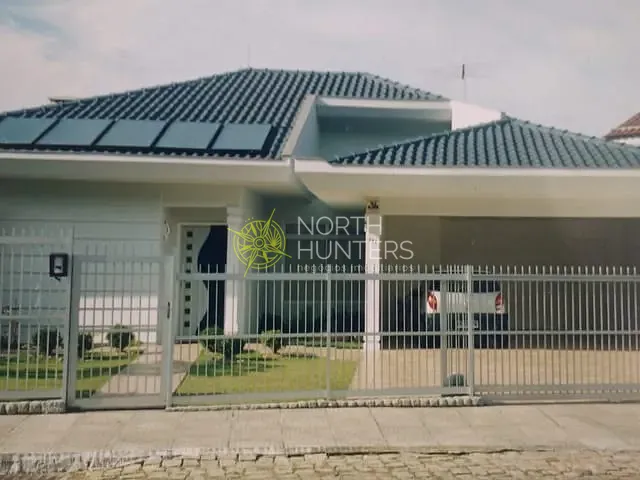 Casa com 450m² 4 quartos e 3 banheiros, à venda, no bairro América em Joinville