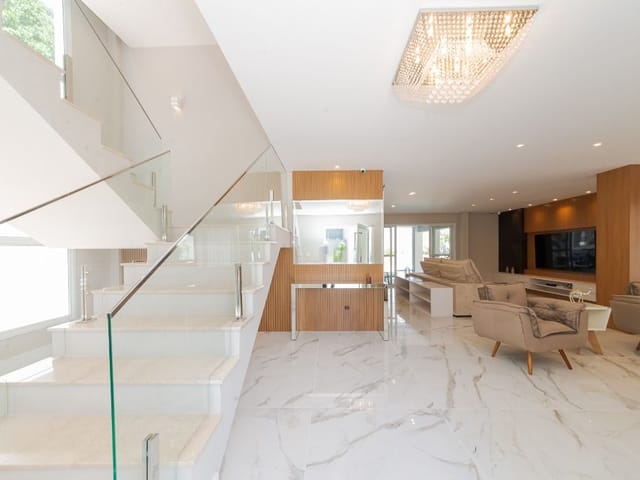 Casa com 767m² 3 quartos e 6 banheiros, à venda, no bairro Santa Felicidade em Curitiba