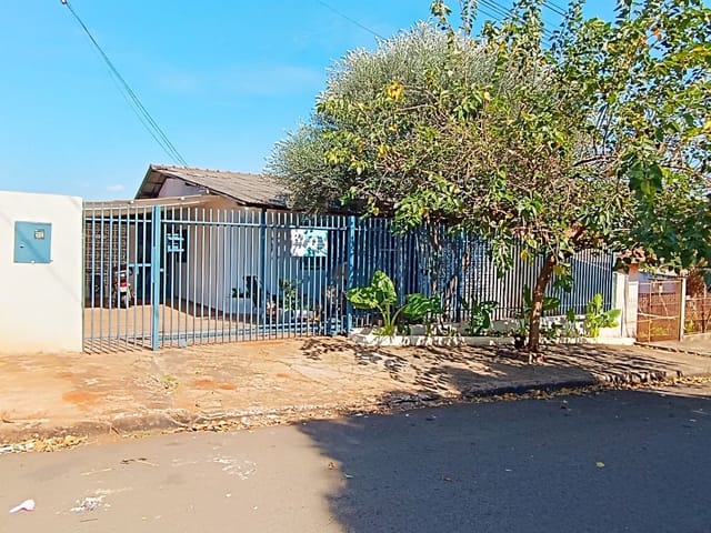 Casa com 300m² 3 quartos e 1 banheiro, à venda, no bairro Vila Atalaia em Cambé