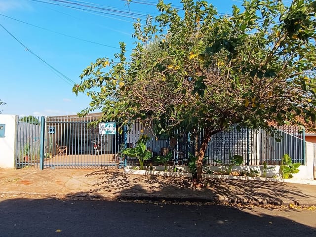 Casa com 300m² 3 quartos e 1 banheiro, à venda, no bairro Vila Atalaia em Cambé