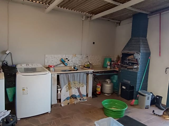 Casa com 300m² 3 quartos e 1 banheiro, à venda, no bairro Vila Atalaia em Cambé
