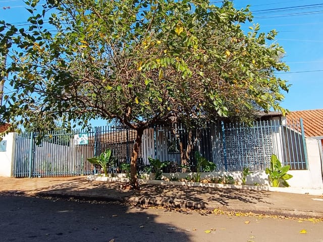 Casa com 300m² 3 quartos e 1 banheiro, à venda, no bairro Vila Atalaia em Cambé