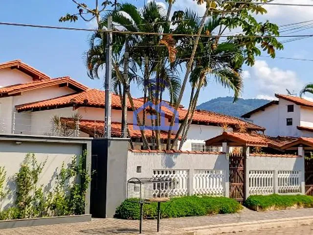 Casa com 400m² 3 quartos e 3 banheiros, à venda, no bairro Recanto Som do Mar em Caraguatatuba