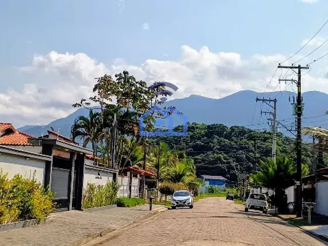 Casa com 400m² 3 quartos e 3 banheiros, à venda, no bairro Recanto Som do Mar em Caraguatatuba