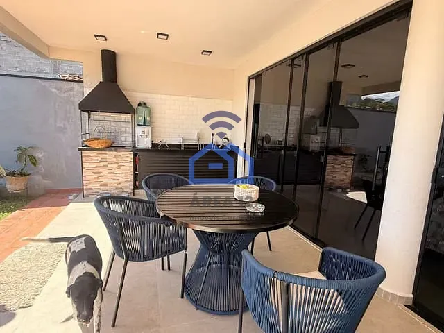 Casa com 330m² 3 quartos e 3 banheiros, à venda, no bairro Centro em Caraguatatuba