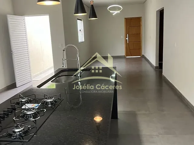 Casa com 250m² 3 quartos e 2 banheiros, à venda, no bairro Cristo Rei em Várzea Grande