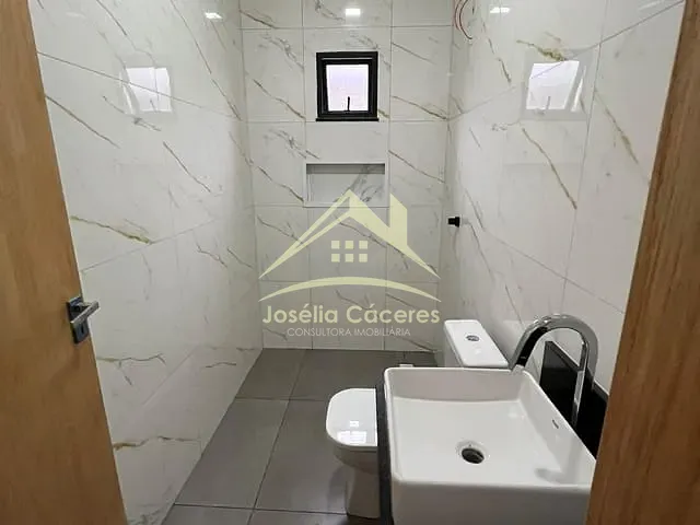 Casa com 250m² 3 quartos e 2 banheiros, à venda, no bairro Cristo Rei em Várzea Grande