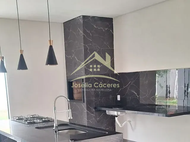 Casa com 250m² 3 quartos e 2 banheiros, à venda, no bairro Cristo Rei em Várzea Grande