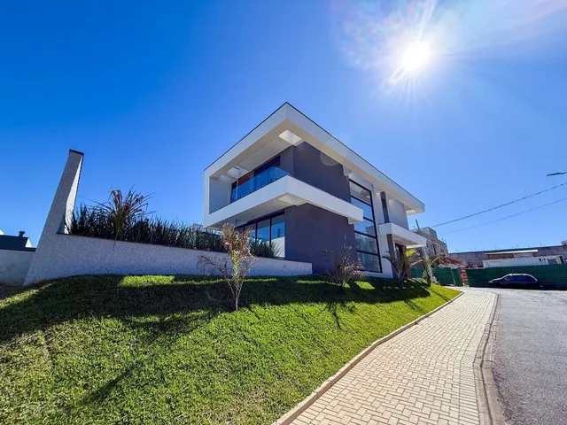 Casa com 300m² 3 quartos e 4 banheiros, à venda, no bairro Santa Felicidade em Curitiba