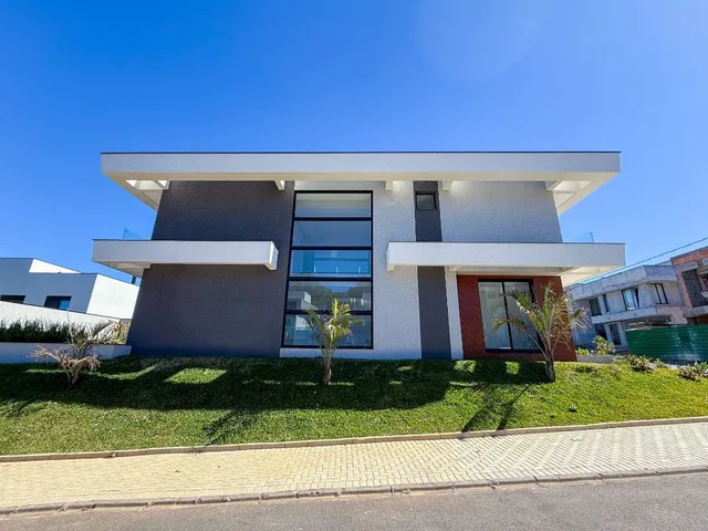 Casa com 300m² 3 quartos e 4 banheiros, à venda, no bairro Santa Felicidade em Curitiba