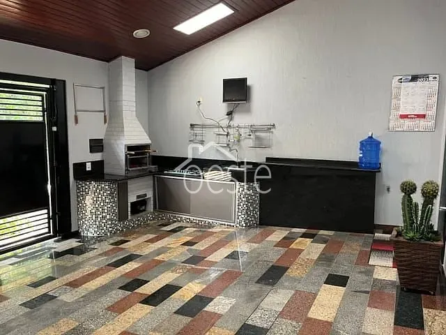 Casa com 150m² 3 quartos e 2 banheiros, à venda ou para alugar, no bairro Vila Bertini em Americana