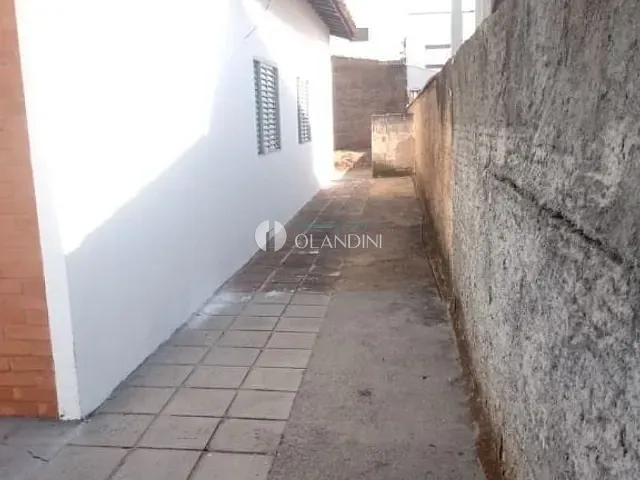 Casa com 300m² 3 quartos e 1 banheiro, à venda, no bairro Jardim Ricardo Duzzi em Artur Nogueira