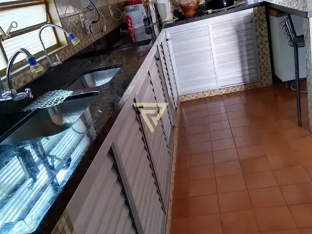 Casa com 310m² 3 quartos e 1 banheiro, à venda, no bairro Vila Maria Luiza em Ribeirão Preto