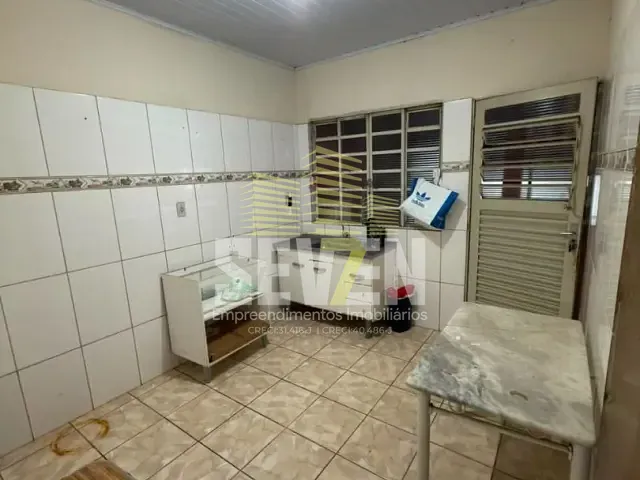 Casa com 300m² 3 quartos e 2 banheiros, para alugar, no bairro Parque Santa Terezinha em Bauru