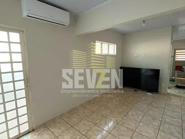 Casa com 300m² 3 quartos e 2 banheiros, para alugar, no bairro Parque Santa Terezinha em Bauru