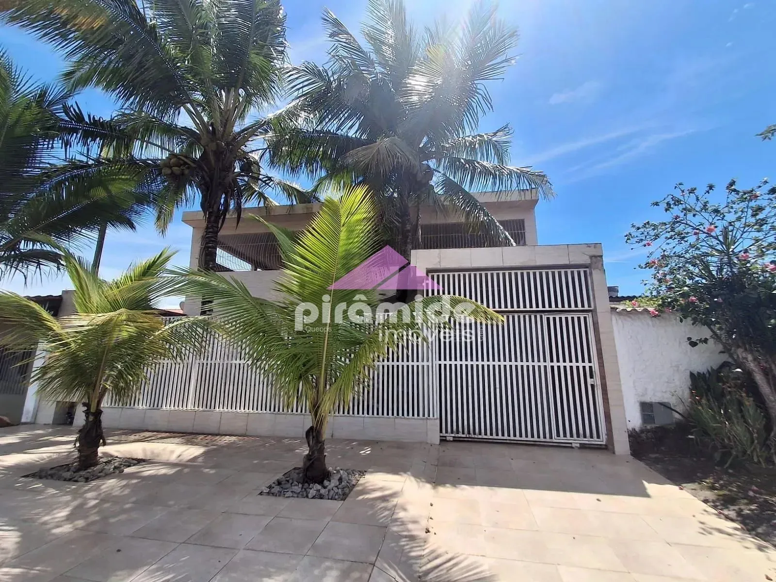 Casa, 8 quartos, 604 m² - Foto 1