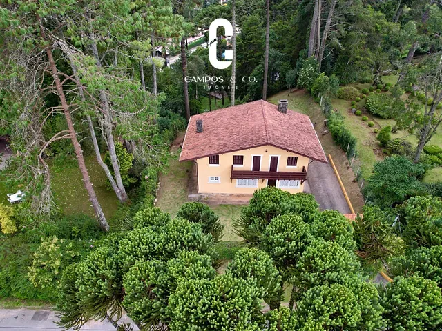 Casa com 1200m² 4 quartos e 4 banheiros, à venda, no bairro VILA CAPIVARI em Campos do Jordão