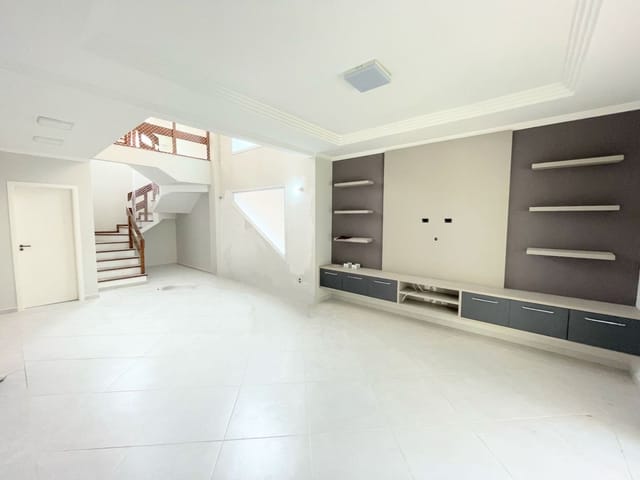 Casa com 304m² 4 quartos e 5 banheiros, à venda ou para alugar, no bairro Urbanova em São José dos Campos