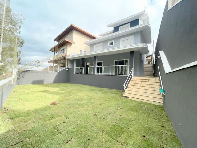 Casa com 304m² 4 quartos e 5 banheiros, à venda ou para alugar, no bairro Urbanova em São José dos Campos