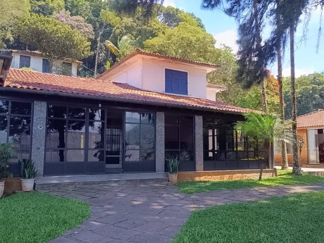 Casa com 7830m², à venda, no bairro Valparaíso em Petrópolis