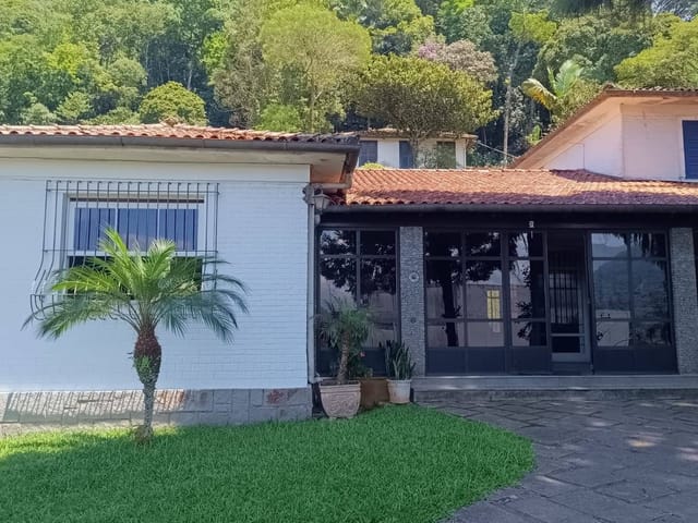 Casa com 7830m², à venda, no bairro Valparaíso em Petrópolis