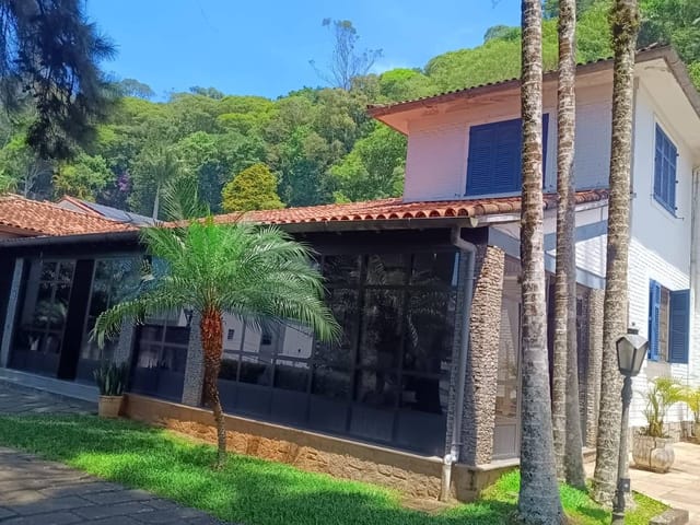 Casa com 7830m², à venda, no bairro Valparaíso em Petrópolis