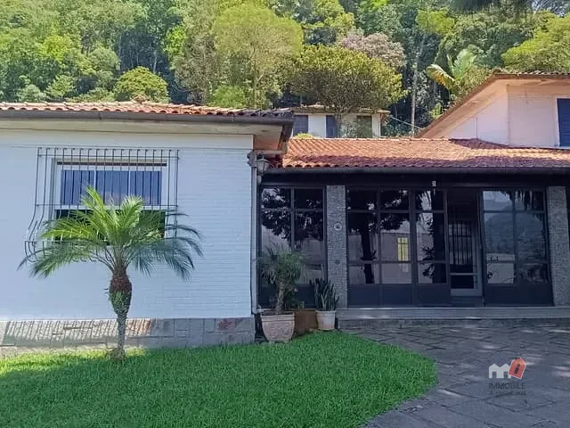 Casa com 7830m², à venda, no bairro Valparaíso em Petrópolis