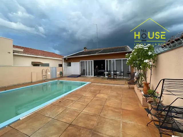 Casa com 340m² 2 quartos e 2 banheiros, à venda, no bairro Vila Muniz em Votuporanga